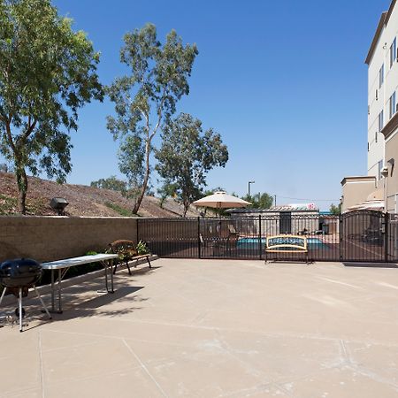 Holiday Inn Express & Suites Bakersfield Central By Ihg Стая снимка