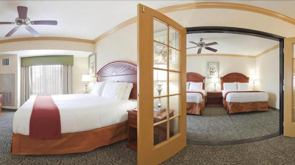 Holiday Inn Express & Suites Bakersfield Central By Ihg Екстериор снимка