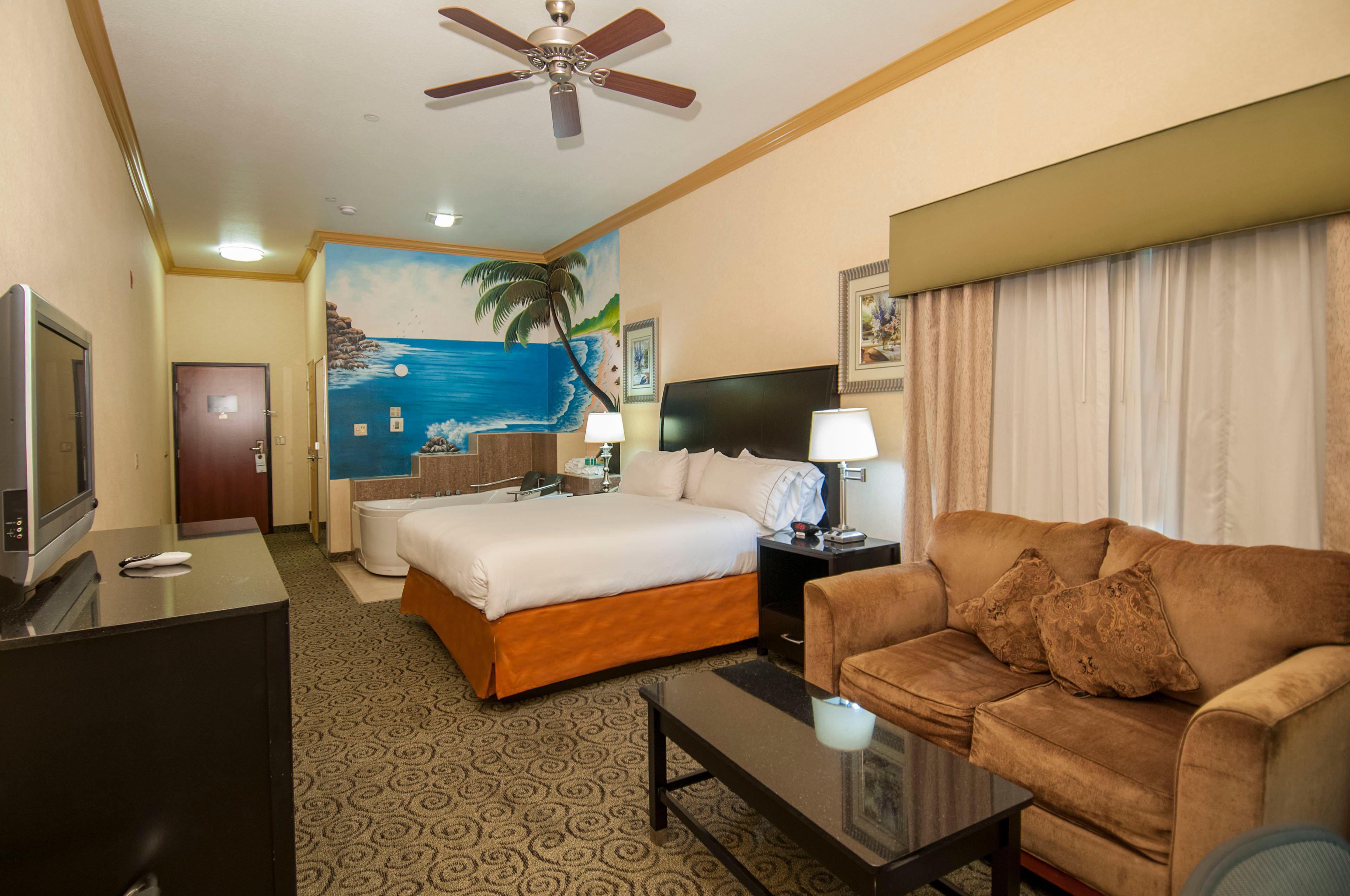 Holiday Inn Express & Suites Bakersfield Central By Ihg Екстериор снимка