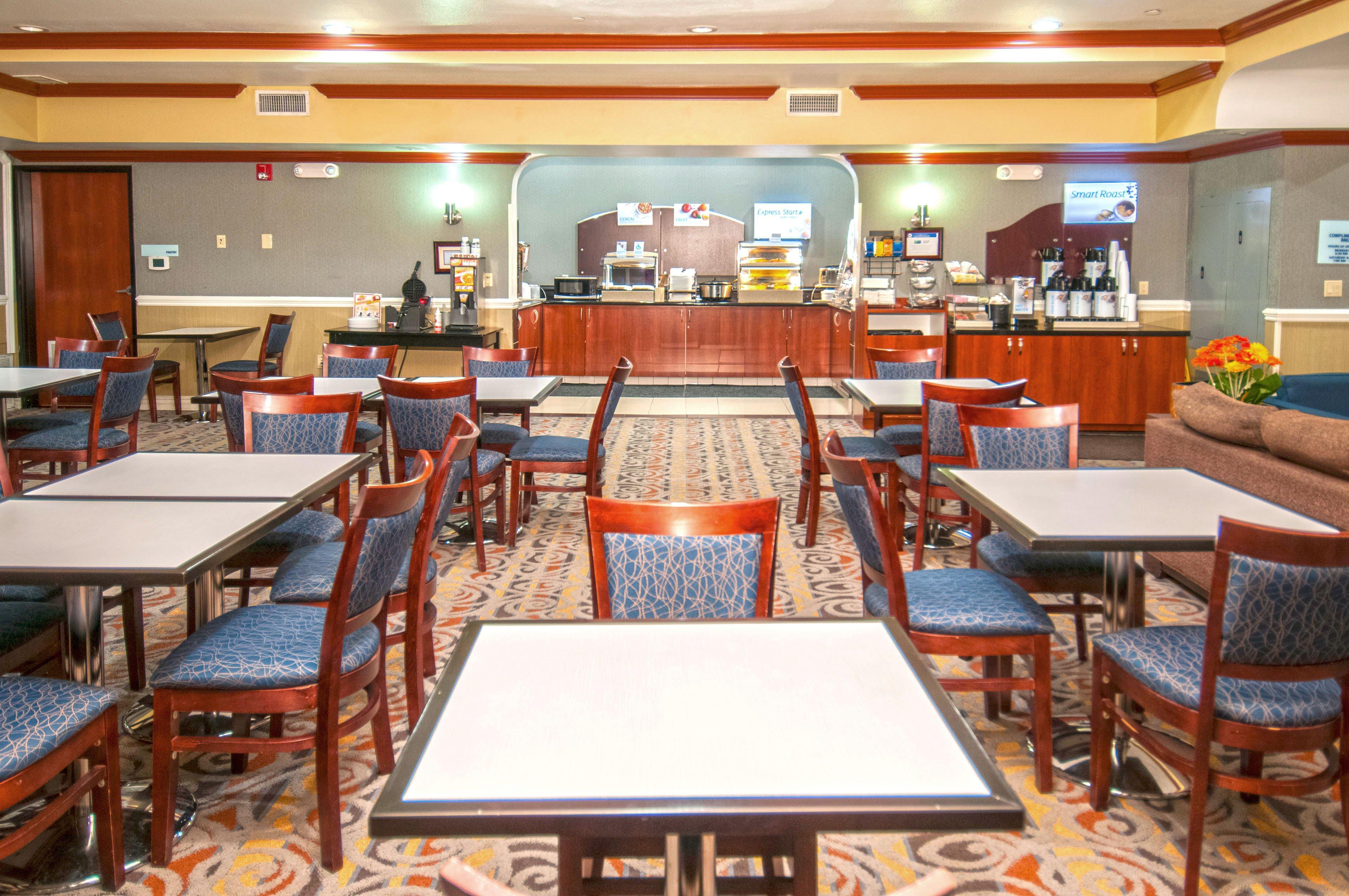 Holiday Inn Express & Suites Bakersfield Central By Ihg Екстериор снимка
