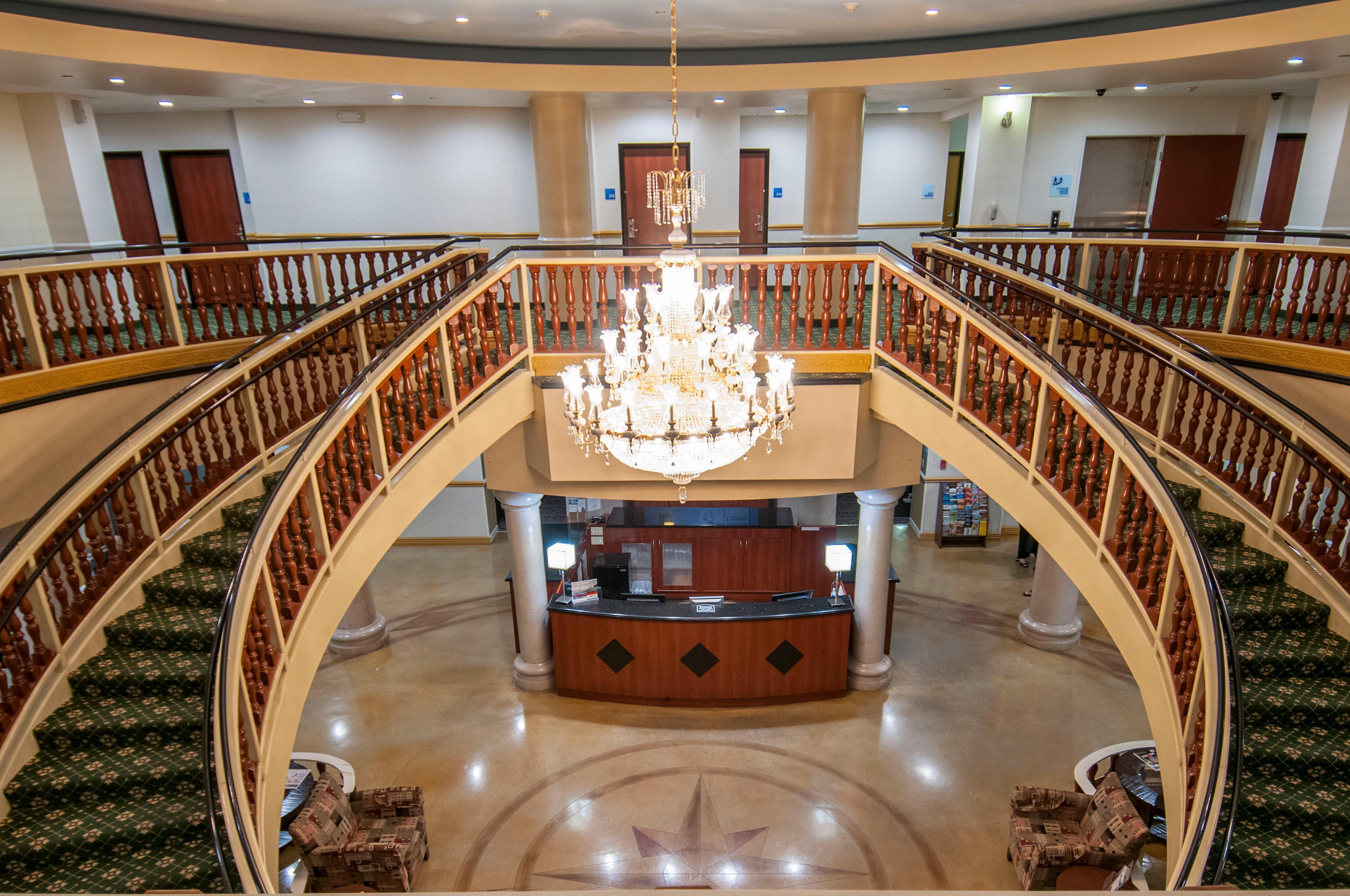 Holiday Inn Express & Suites Bakersfield Central By Ihg Екстериор снимка