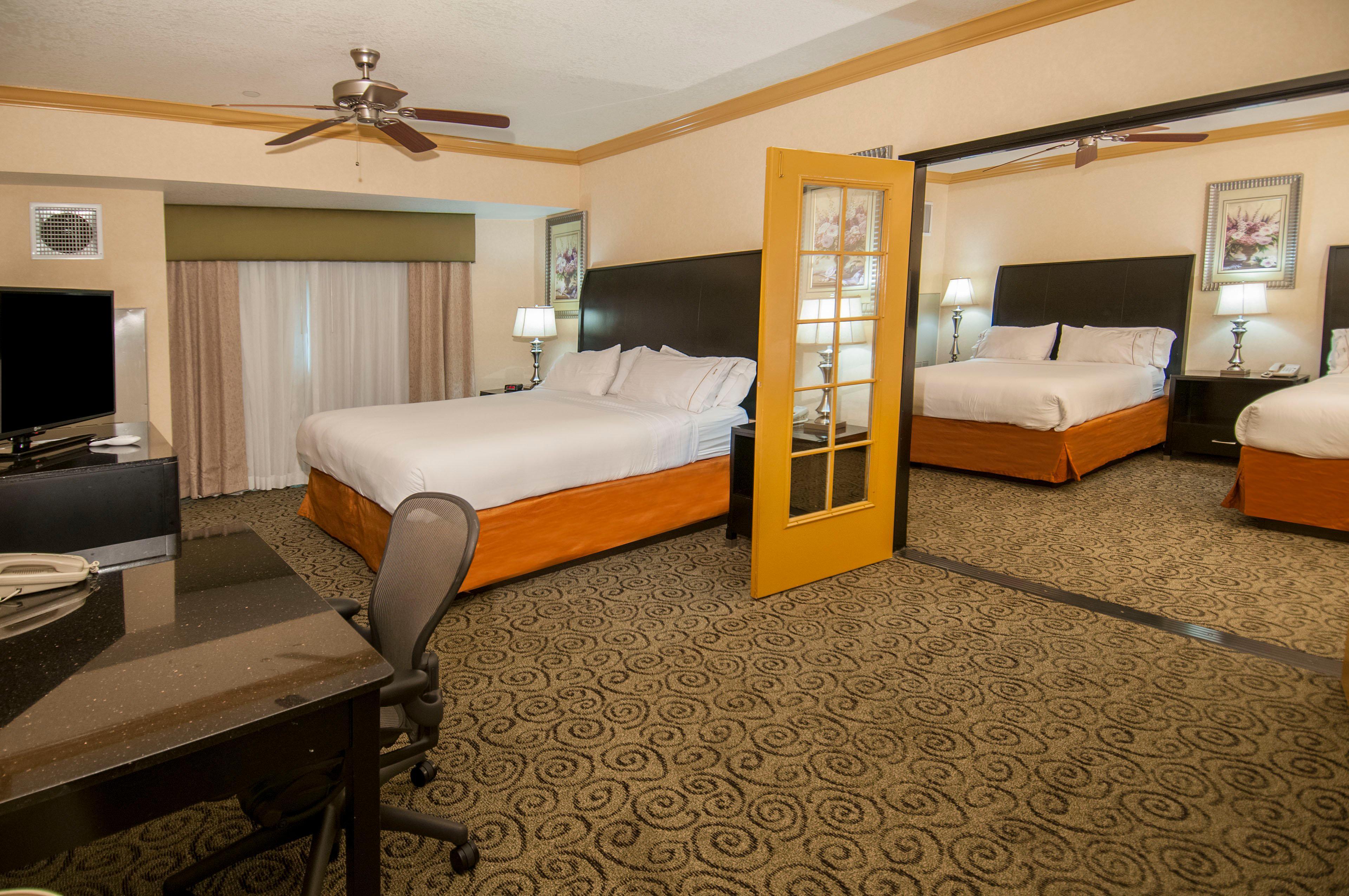 Holiday Inn Express & Suites Bakersfield Central By Ihg Екстериор снимка