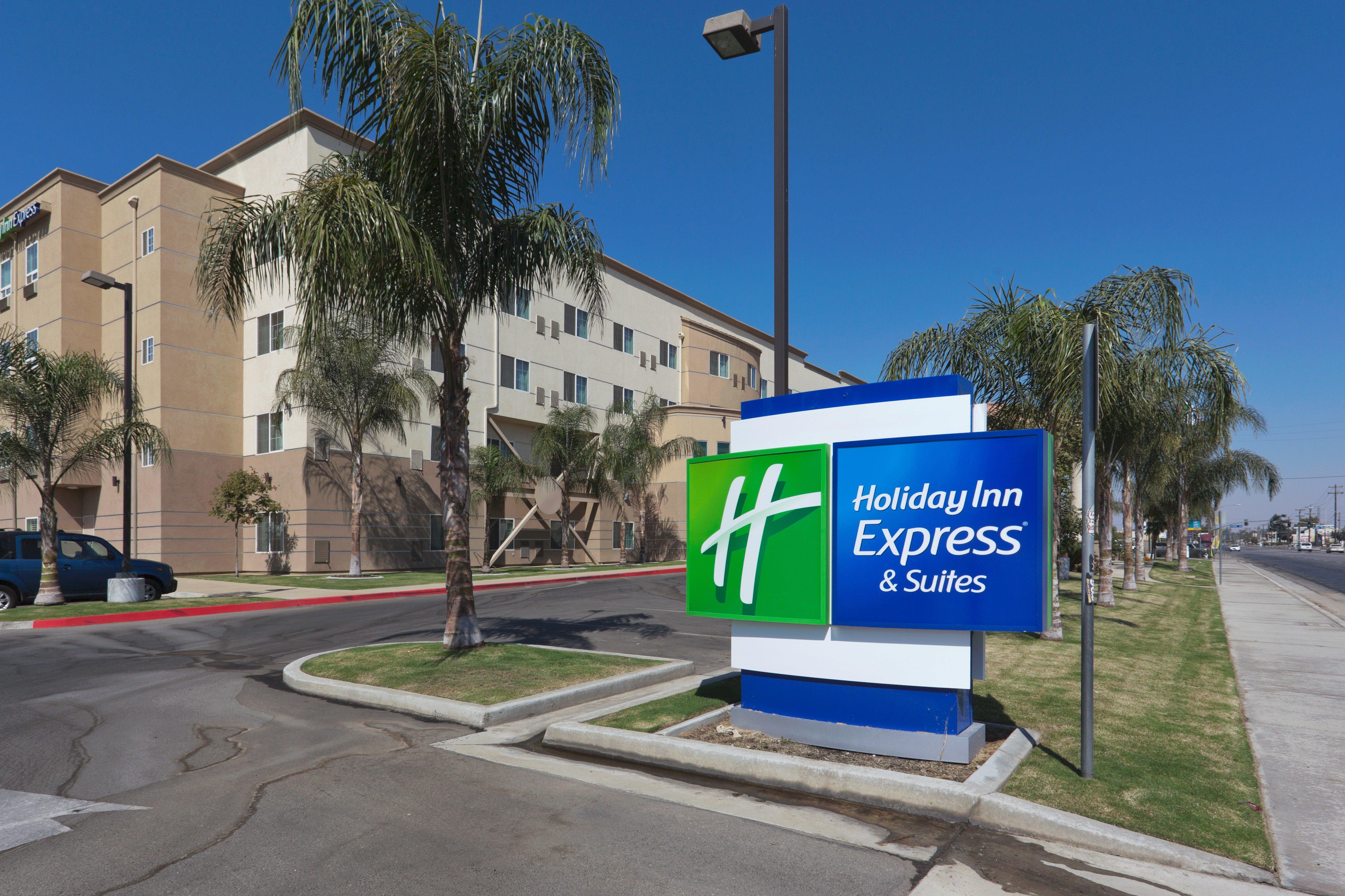 Holiday Inn Express & Suites Bakersfield Central By Ihg Екстериор снимка