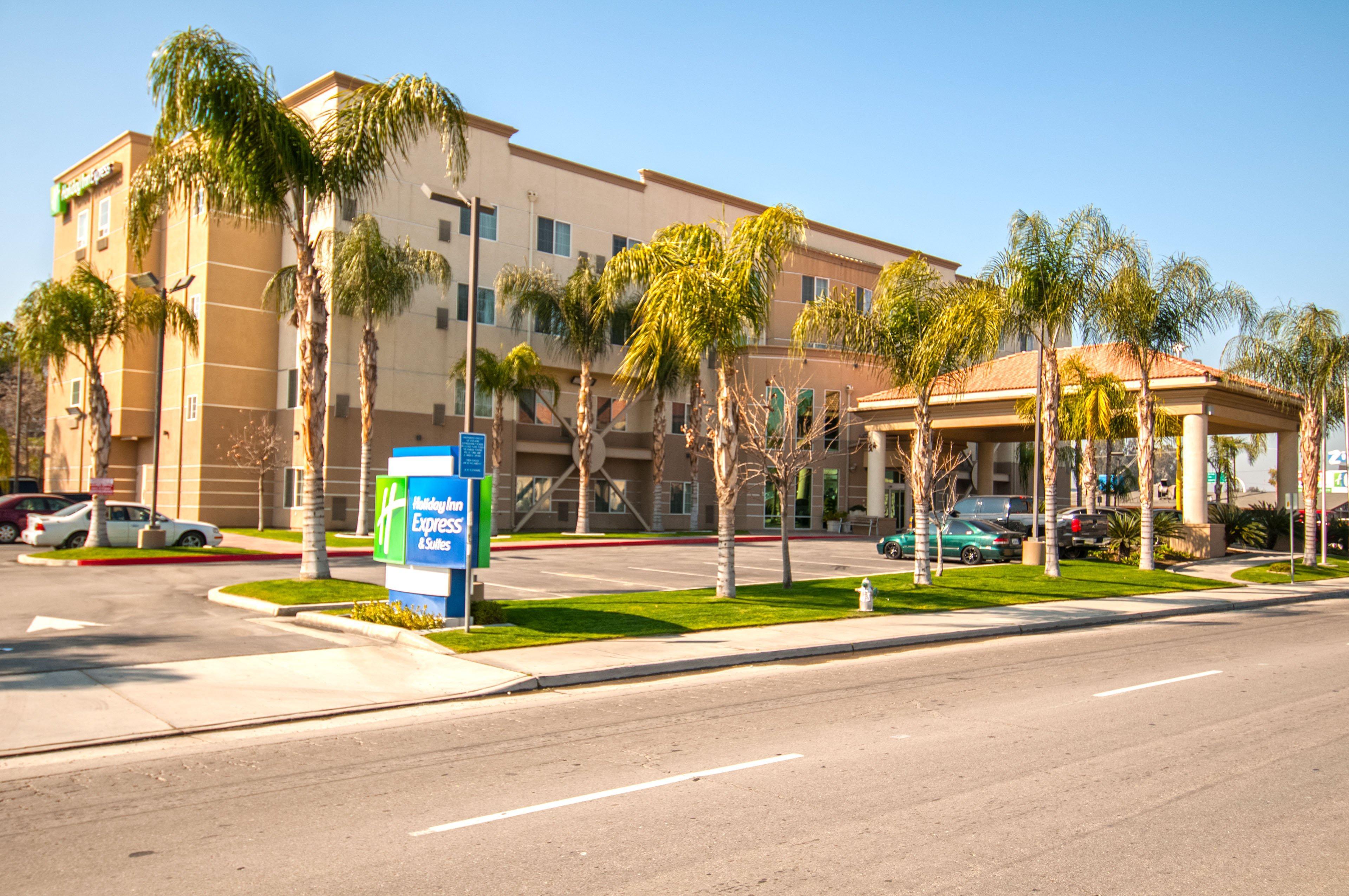 Holiday Inn Express & Suites Bakersfield Central By Ihg Екстериор снимка