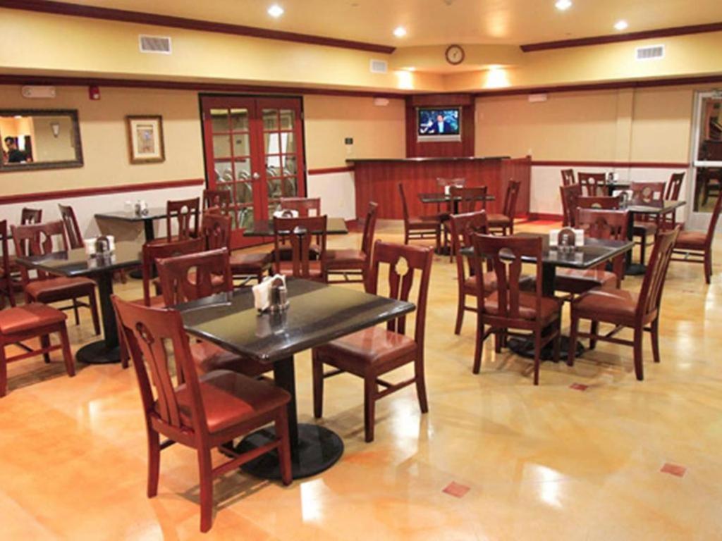 Holiday Inn Express & Suites Bakersfield Central By Ihg Екстериор снимка