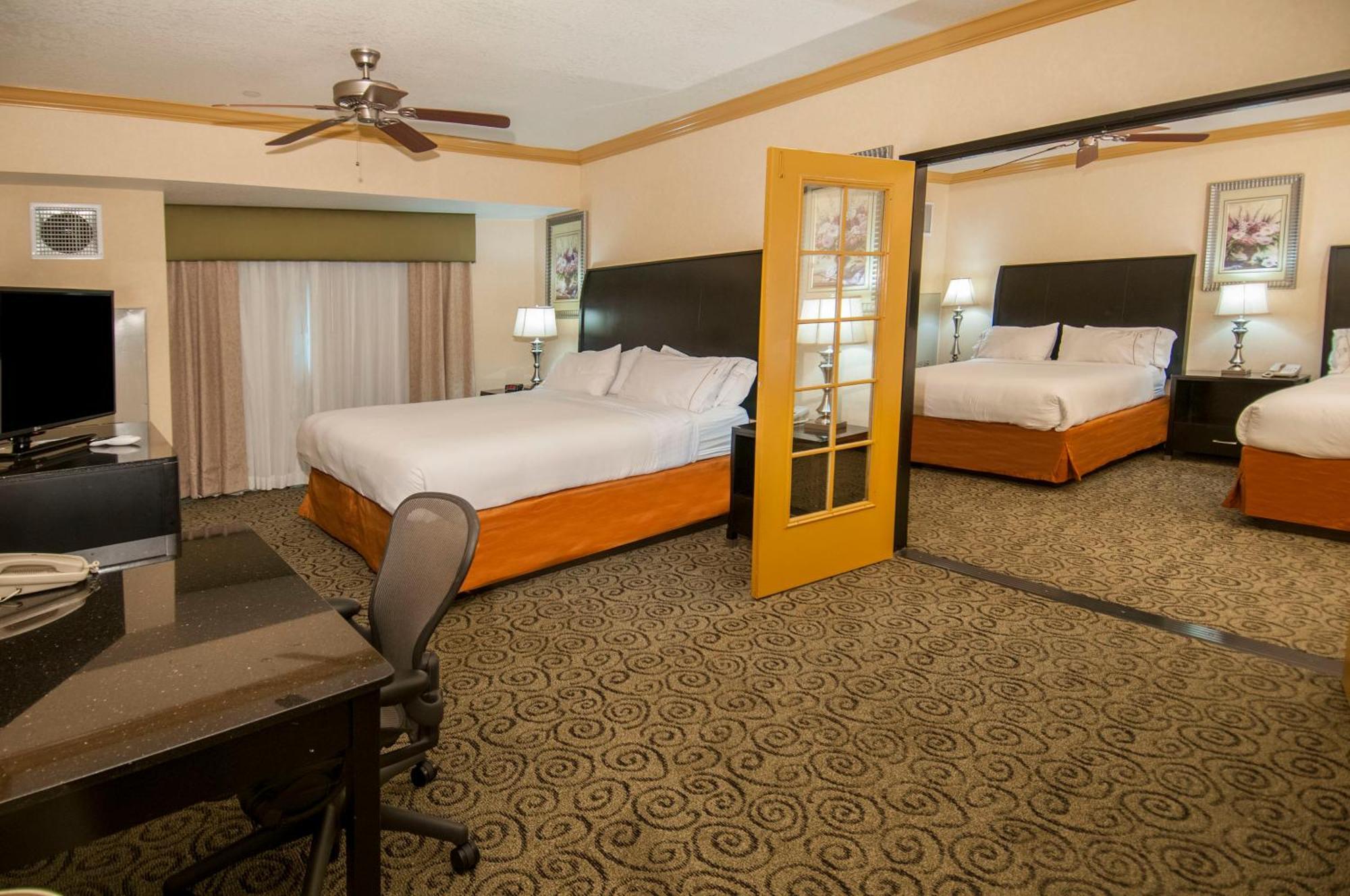 Holiday Inn Express & Suites Bakersfield Central By Ihg Екстериор снимка