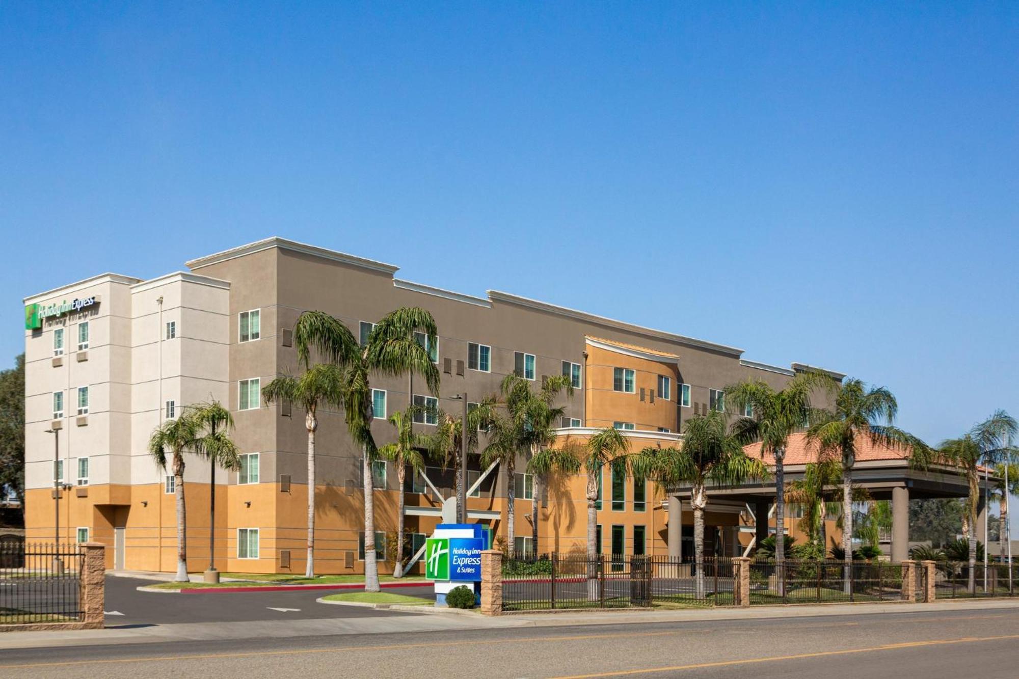 Holiday Inn Express & Suites Bakersfield Central By Ihg Екстериор снимка