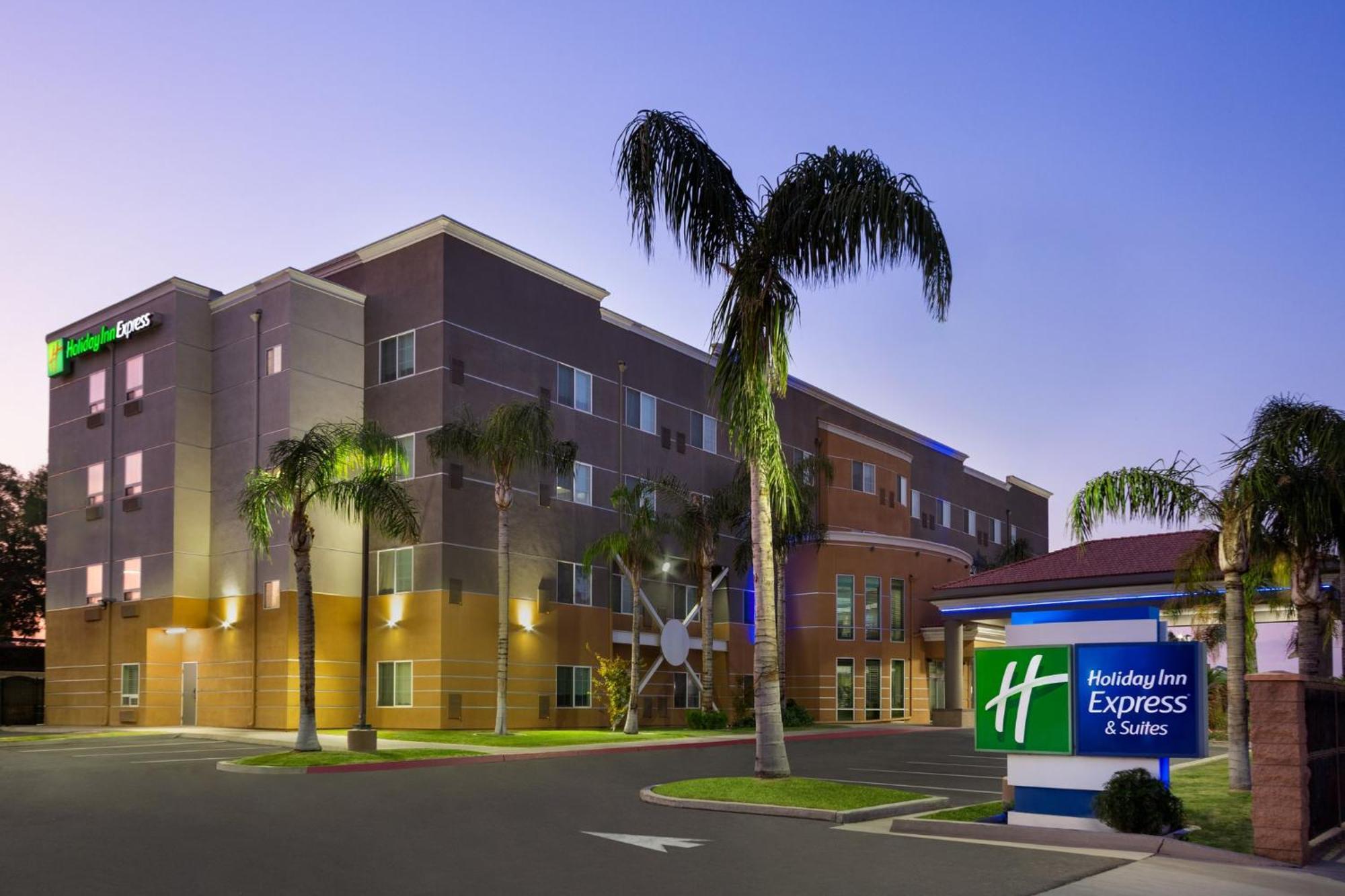 Holiday Inn Express & Suites Bakersfield Central By Ihg Екстериор снимка