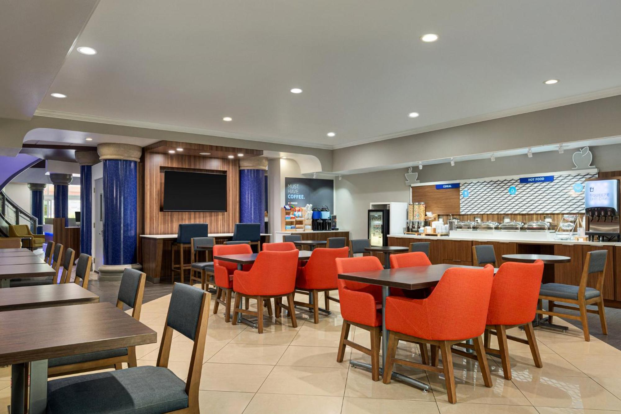 Holiday Inn Express & Suites Bakersfield Central By Ihg Екстериор снимка