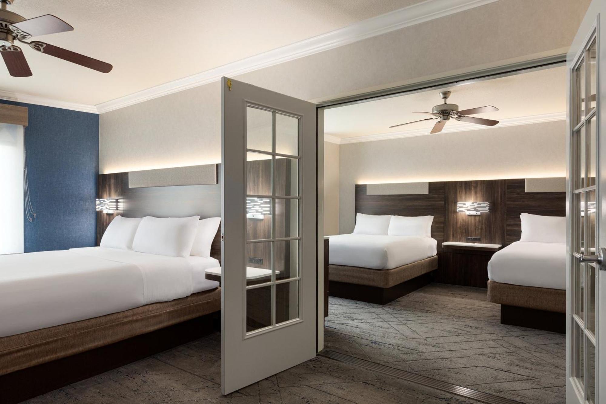 Holiday Inn Express & Suites Bakersfield Central By Ihg Екстериор снимка