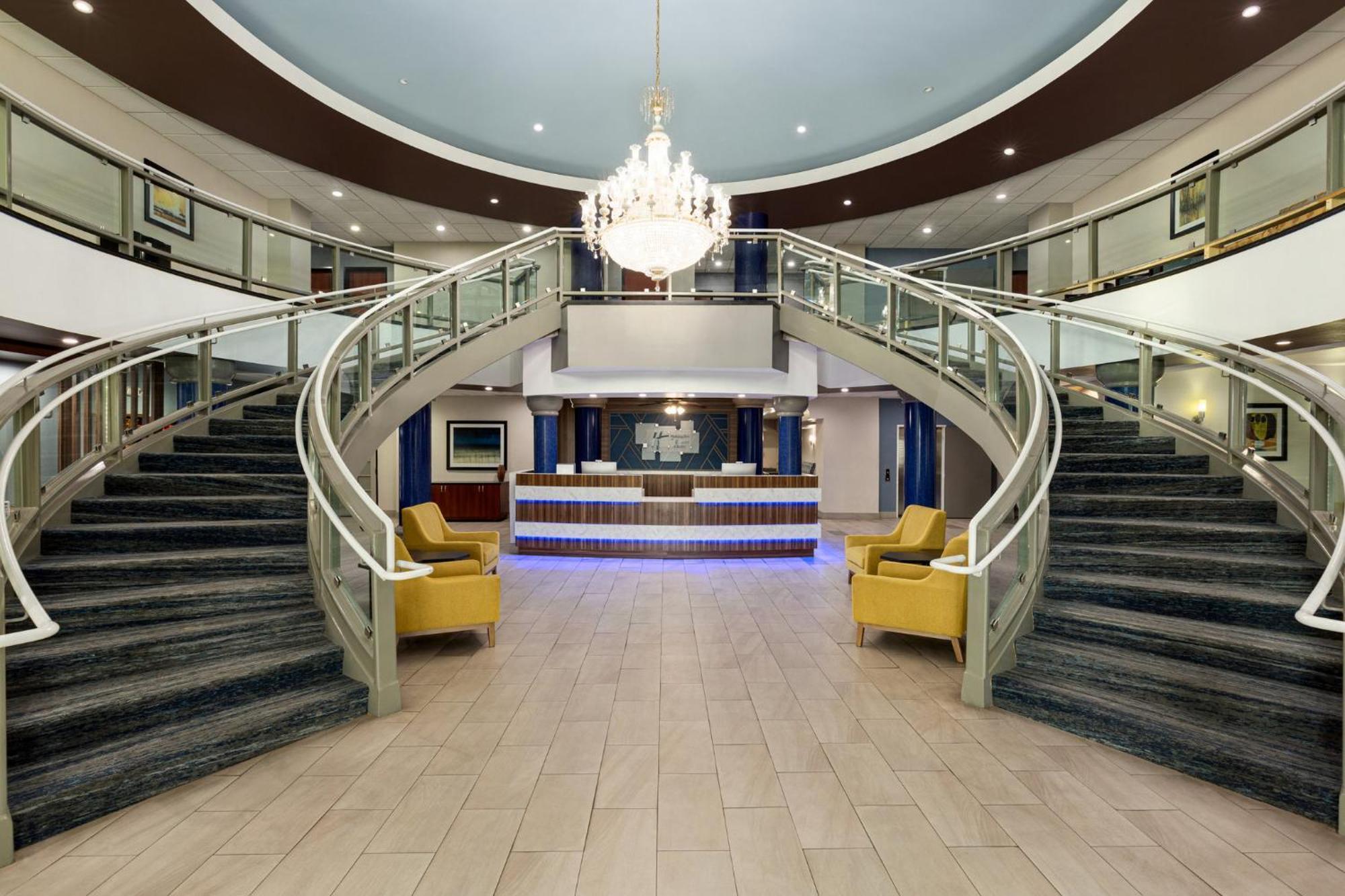 Holiday Inn Express & Suites Bakersfield Central By Ihg Екстериор снимка
