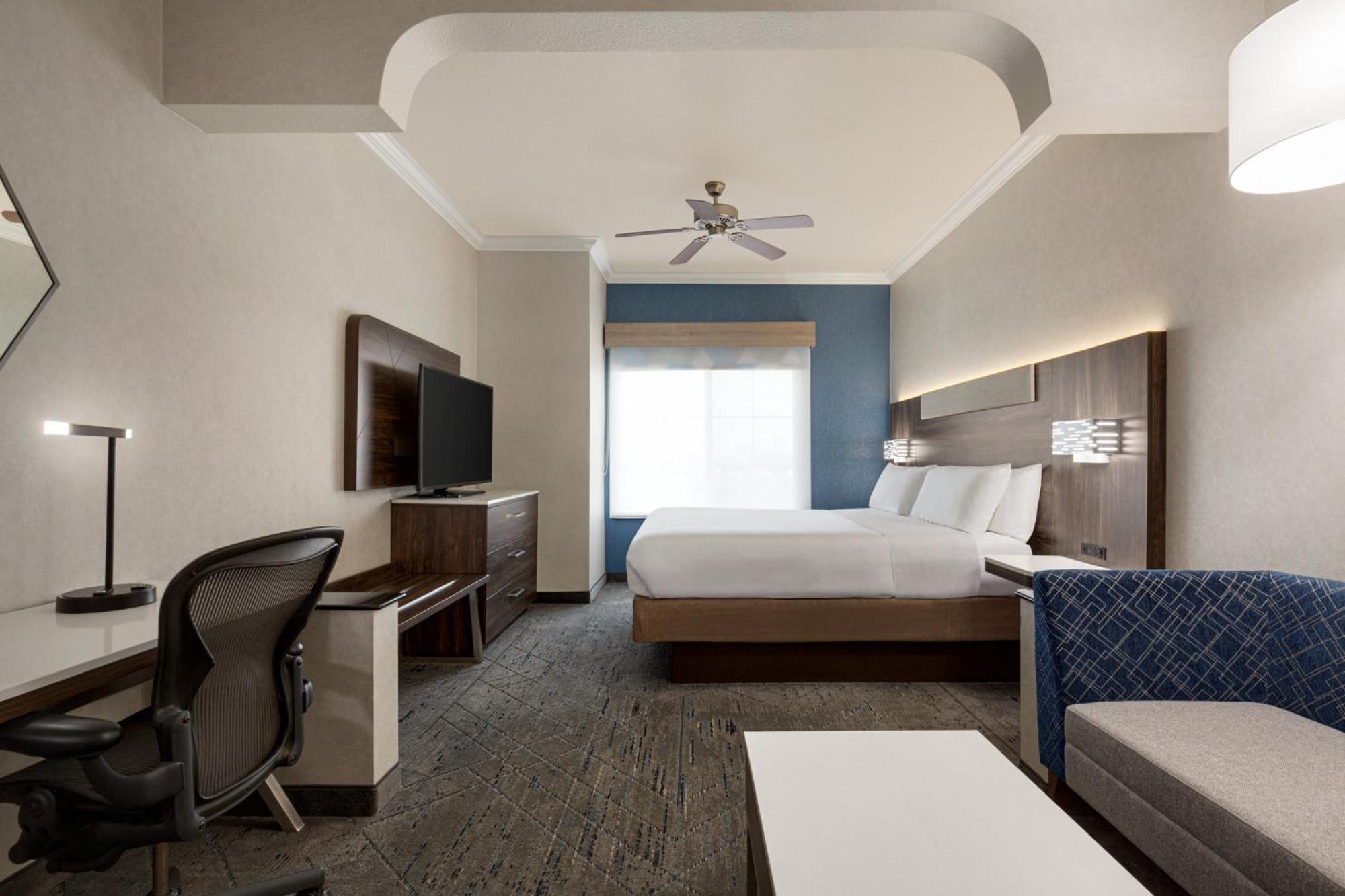 Holiday Inn Express & Suites Bakersfield Central By Ihg Екстериор снимка