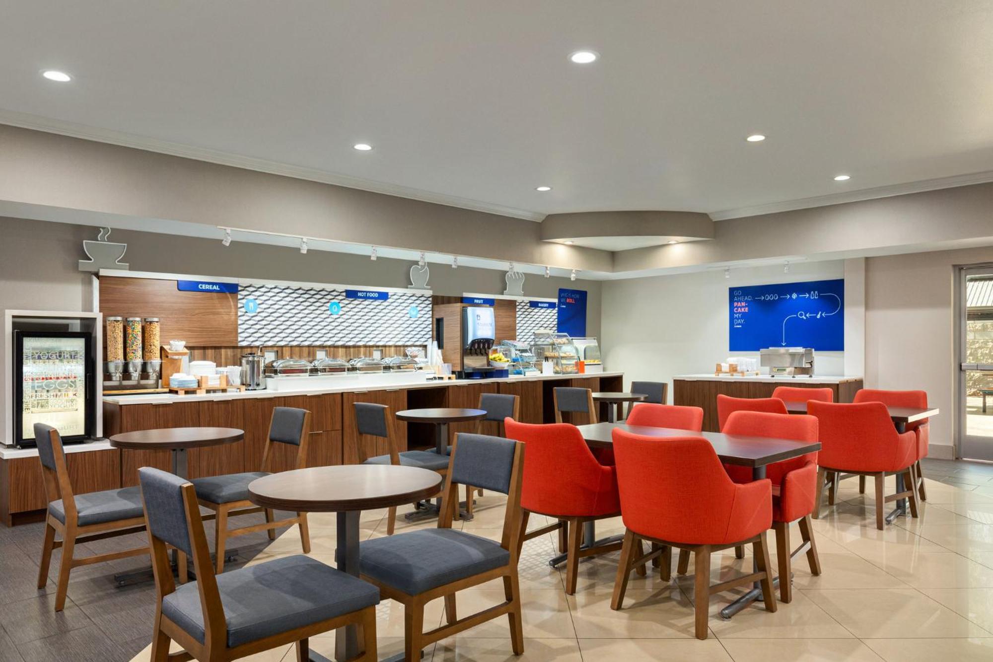 Holiday Inn Express & Suites Bakersfield Central By Ihg Екстериор снимка