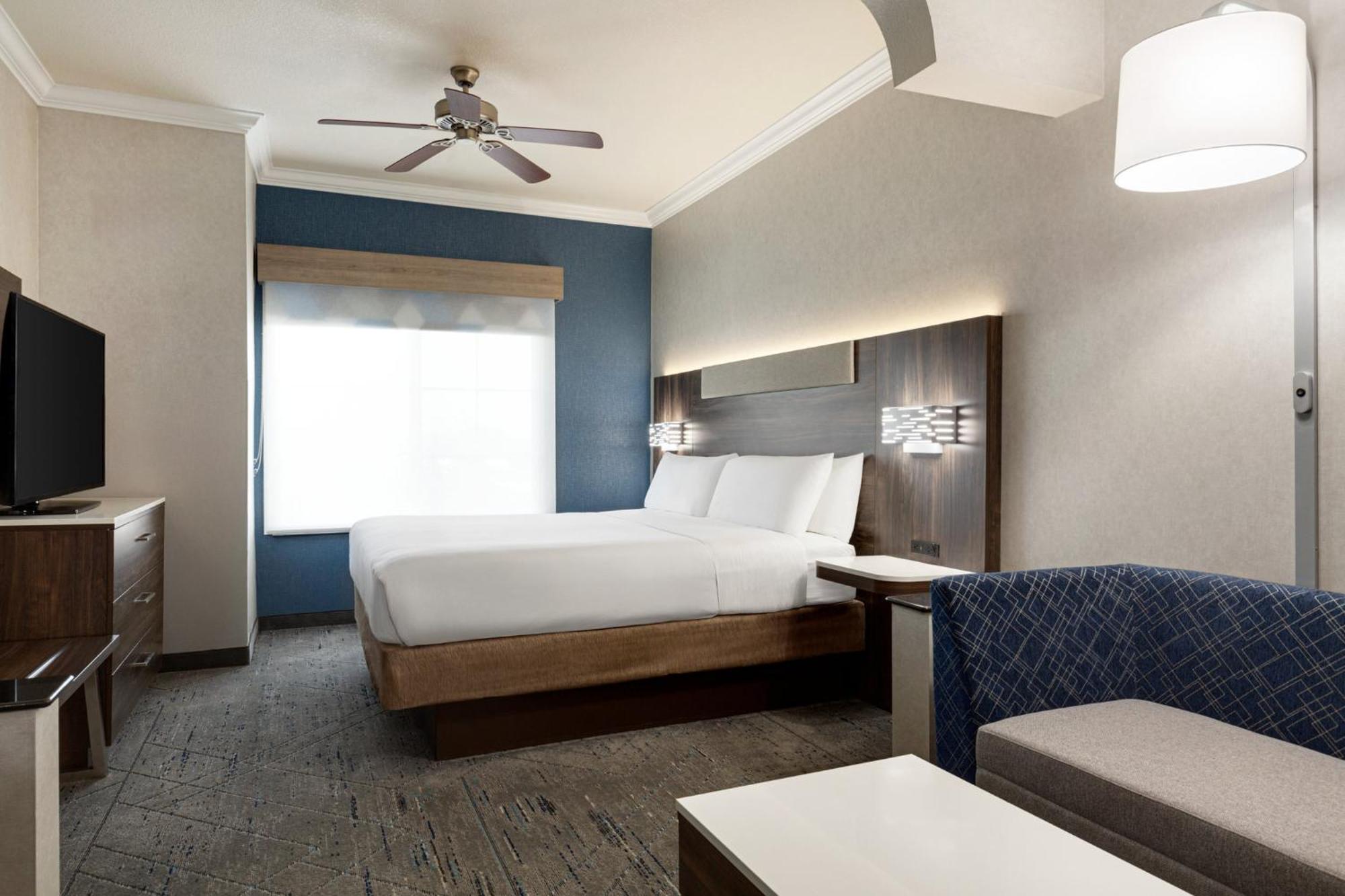 Holiday Inn Express & Suites Bakersfield Central By Ihg Екстериор снимка