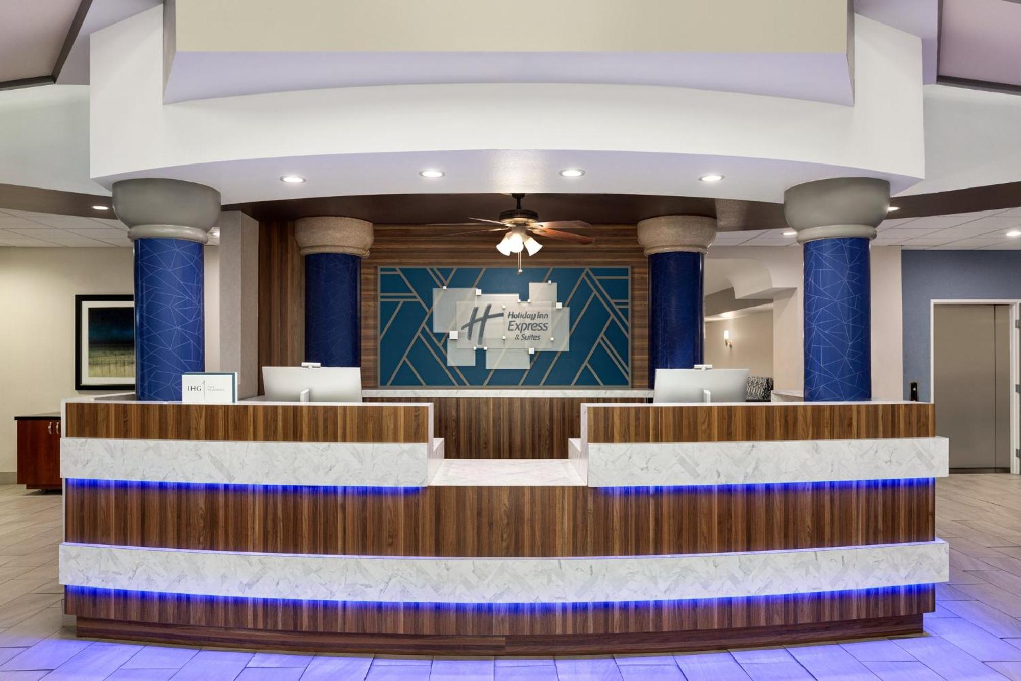 Holiday Inn Express & Suites Bakersfield Central By Ihg Екстериор снимка