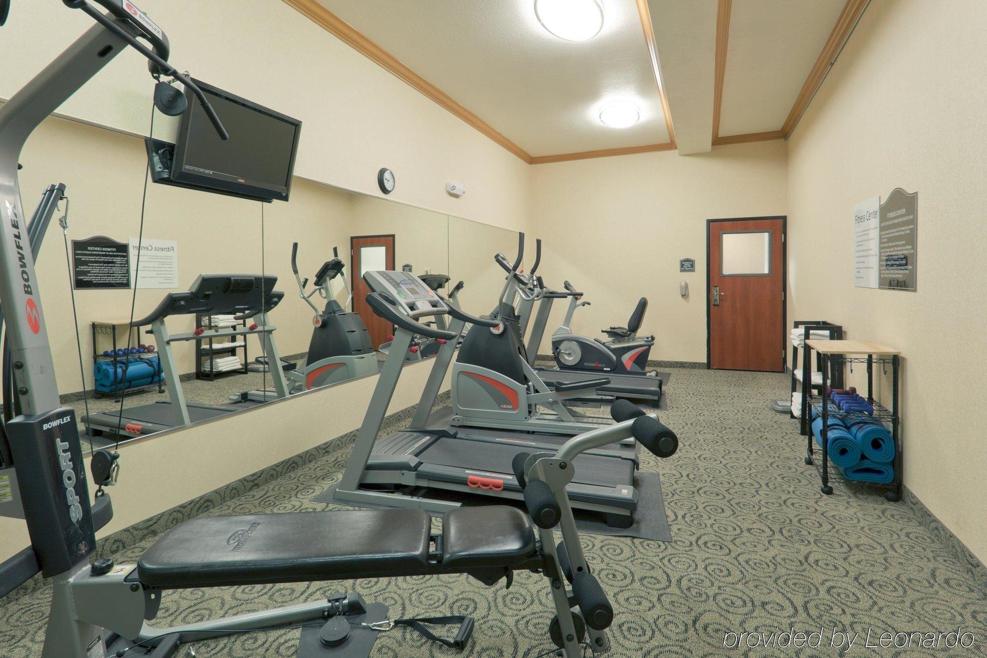 Holiday Inn Express & Suites Bakersfield Central By Ihg Съоръжения снимка