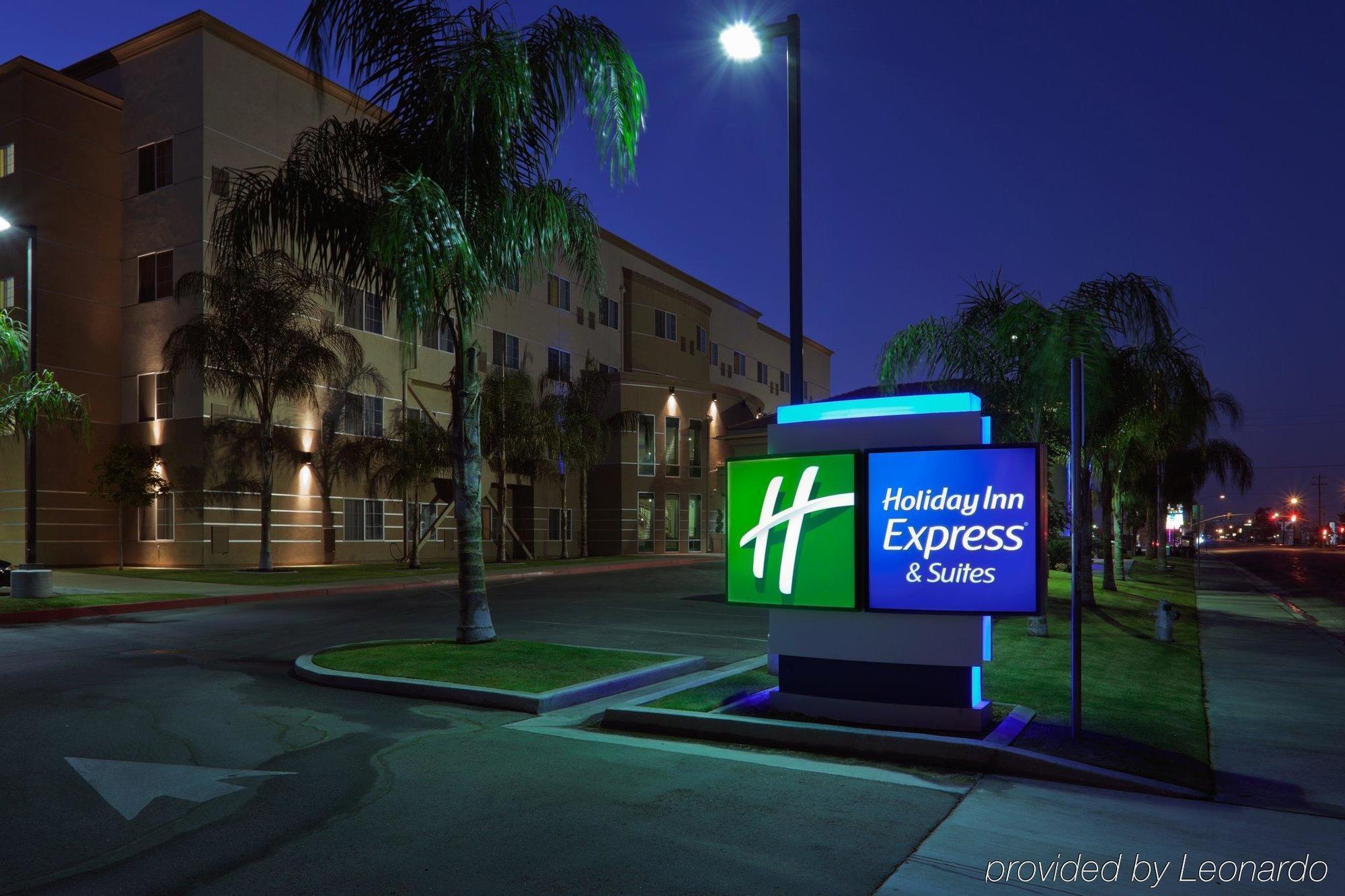 Holiday Inn Express & Suites Bakersfield Central By Ihg Екстериор снимка